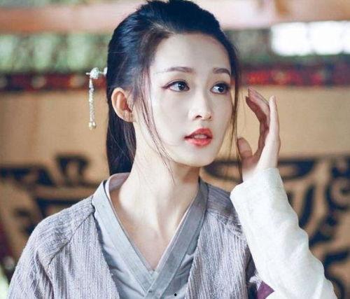 娱乐圈吃瓜李沁是谁啊,从庆余年到如懿传，她如何成为吃瓜群众的焦点？